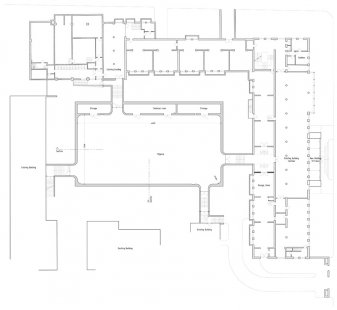 Multi-purpose hall in the courtyard of the gymnasium in Hellerup by BIG - <html>Půdorys suterénu</html> translates to <html>Basement floor plan</html> - foto: B.I.G.