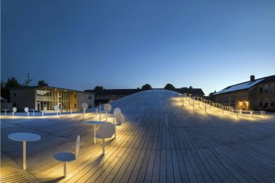 Multi-purpose hall in the courtyard of the gymnasium in Hellerup by BIG - foto: Jens Lindhe