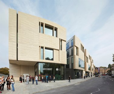 RIBA oznámila finalisty letošní Stirlingovy ceny - University of Greenwich, Stockwell Street Building, Londýn, 2014