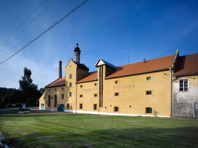 Architektura konverzí - pozvánka na výstavu v GAB - Lobeč – Kulturně-turistické centrum Pivovar Lobeč / Parostrojní pivovar - foto: Riofrio architects