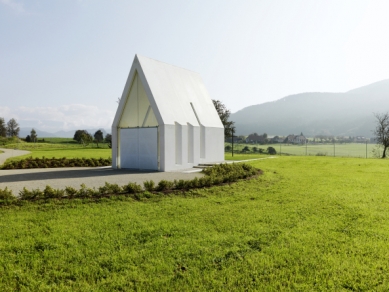 Family chapel in Carinthia by Gerhard Sacher - foto: Paul Ott 