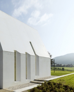 Family chapel in Carinthia by Gerhard Sacher - foto: Paul Ott 