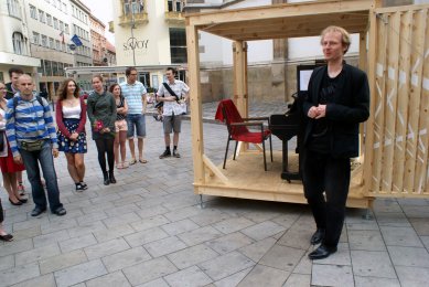 Přístřešky pro pouliční klavíry od brněnských studentek FA