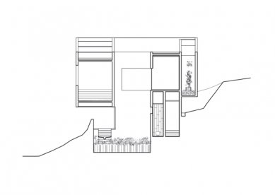 Vila na skalním pobřeží v Chile od Felipe Assadi - Příčný řez - foto: Felipe Assadi Arquitectos