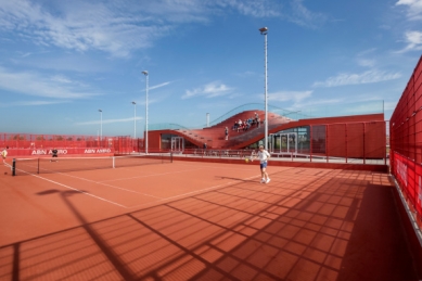 Tenisový klub v Amsterodamu od MVRDV - foto: Daria Scagliola + Stijn Brakkee, www.scagliolabrakkee.nl