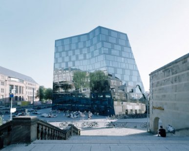 Nová univerzitní knihovna ve Freiburgu od Heinricha Degelo - foto: Barbara Bühler