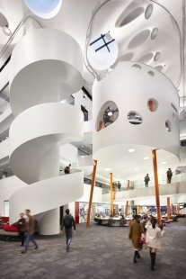 The new university building of engineering "New Engineering Building" in Sheffield (UK) has a Czech façade