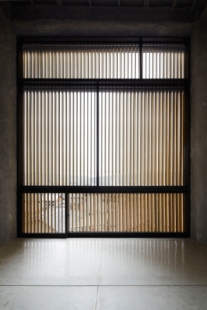 Vertikální bar K8 v Kjótu od Floriana Busche - foto: Nacasa & Partners 