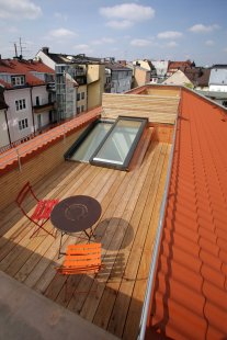 Střešní atypická okna Solara - symbol variability a tepelné pohody - Posuvný střešní výstup Solara PERSPEKTIV v centru Mnichova