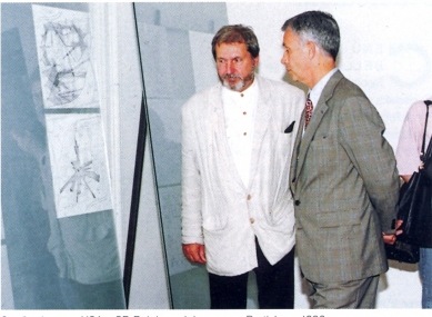 Zemřel slovenský architekt Štefan Šlachta - Štefan Šlachta s veľvyslancom USA v SR Ralphom Johnsonom v roku 1996 v Galérii Spolku architektov Slovenska