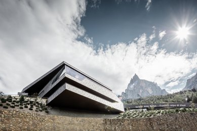 Fantazie architektury: Údolní stanice lanovky Seiser Alm od Prefy