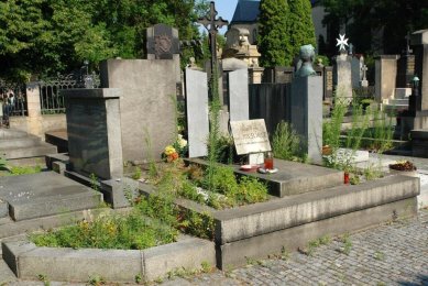 Tři letošní výročí české architektury 19. století  - Schulzův náhrobek na Vyšehradském hřbitově, stav červenec 2017 - foto: PhDr. Jindřich Noll