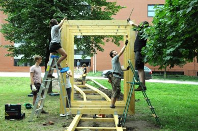 Studenti FA ČVUT vylepšili přes prázdniny kampus v Dejvicích - foto: Petra Krejčí