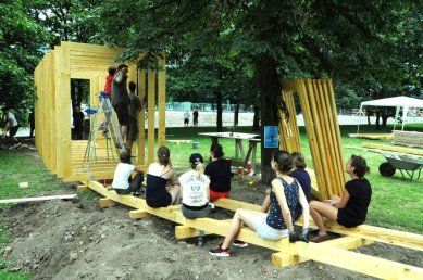 Studenti FA ČVUT vylepšili přes prázdniny kampus v Dejvicích - foto: Petra Krejčí