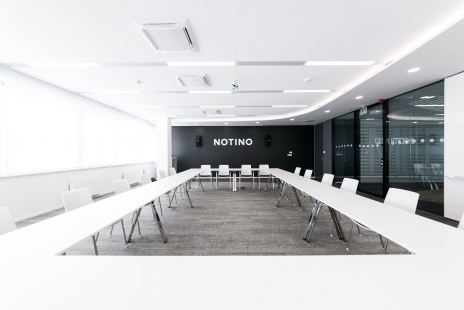 The Wiesner-Hager company equipped the new office spaces of the online perfumery Notino with more than three hundred pieces of furniture