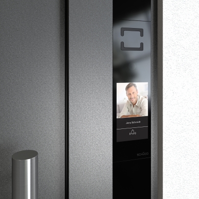 German Design Award 2018: Triple Triumph for Schüco - Entrance door from the Schüco ADS 90.SI SimplySmart Design Edition system with a handle that glows.