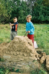 Hliněné omítky pro obnovu památek i zdravou novostavbu - Recyklace cihel - foto: www.hlinenydum.cz