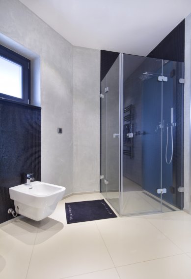 Modern concrete screeds in bathrooms