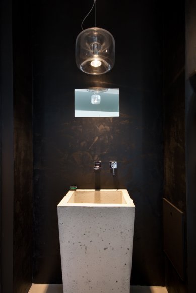 Modern concrete screeds in bathrooms