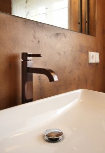 Modern concrete screeds in bathrooms