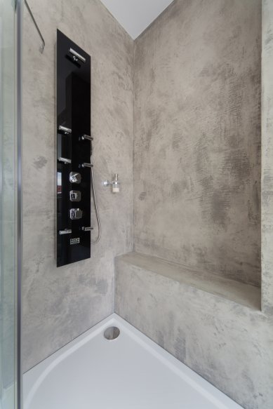 Modern concrete screeds in bathrooms