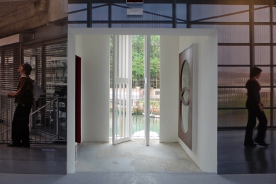 La Biennale di Venezia 2018 - ohlédnutí Ondřeje Hojdy za výstavou - Hlavní pavilon - okno Scarpa - foto: Ondřej Hojda, 2018