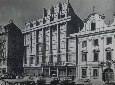 Architektura osmičkových roků - Plzeň v roce 1968 -  Jaroslava Gloserová, hotel Ural (1968–1972) - foto: Miloslav Sýkora – Stanislav Suda, Tvořivá léta. Profil architektonické a projektové tvorby Stavoprojektu Plzeň 1948–1973, Plzeň 1974, nestr.