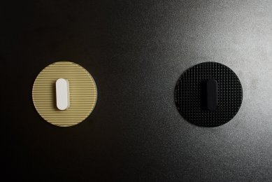 Světová premiéra na Designbloku 2018: Rony Plesl navrhl unikátní skleněné vypínače pro výrobce vypínačů Hager