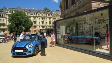 Oživení veřejného prostoru v praxi - BMW na FFI Karlovy Vary