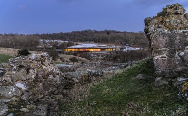 Mezi čtyřicítkou finalistů Miesovy ceny 2019 je i slovenská Mlynica, Češi chybí - Hammershus Visitors Centre, Hammershus  - foto: Jens Lindhe