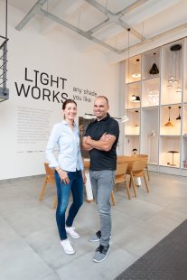 Nejsme prodejci svítidel, říkají majitelé LIGHT WORKS