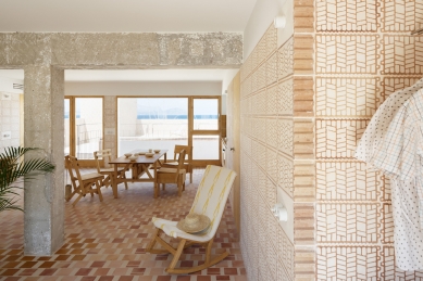 V květnu byly podeváté vyhlášeny ceny za architekturu ECOLA Award 2019 - Vítěz kategorie „Modernizace / Renovace / Přestavba“: Can Picafort – 4 turistické apartmány,  TEd’A arquitectes, Palma de Mallorca, Španělsko - foto: Luis Díaz Díaz
