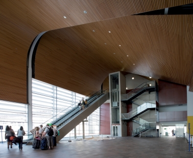 Wooden ceilings Hunter Douglas – designed by nature