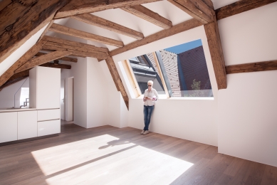 Posuvná okna pro ploché i šikmé střechy - Kuchyně, pracovna i ložnice v podkroví mohou být oblíbené, vzdušné, parádní