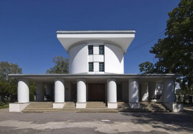 Crematoria in Ostrava, Nymburk, Most and Plzeň - Bedřich Feuerestein - Crematorium in Nymburk, 1922-24 - foto: Ester Havlová