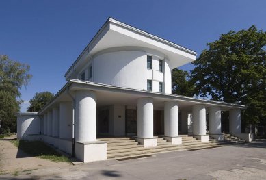 Krematoria v Ostravě, Nymburce, Mostě a Plzni - Bedřich Feuerestein - Krematorium v Nymburce, 1922-24 - foto: Ester Havlová