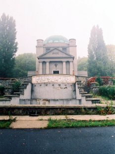 Krematoria v Ostravě, Nymburce, Mostě a Plzni - Anton Svitil - Krematorium v Mostě, 1923 - foto: archiv autora