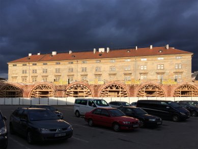 Negrelliho viadukt je druhý nejstarší dosud stojící most v Praze - Z průběhu rekonstrukce Negrelliho viaduktu 13. března 2018