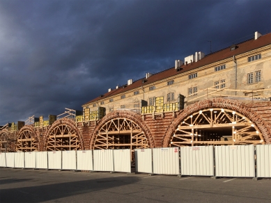 Negrelliho viadukt je druhý nejstarší dosud stojící most v Praze - Z průběhu rekonstrukce Negrelliho viaduktu 13. března 2018