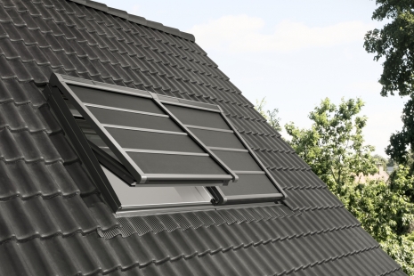 New VELUX product: Lightweight solar-powered outdoor roller blind SSS