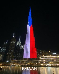 Nejvyšší mrakodrap světa v Dubaji rozsvítila česká trikolóra
