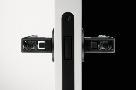 Handle and magnets instead of a handle and bolt - The magnetic lock is equipped with a bolt hidden in the door leaf; it is not only an aesthetic matter but also a security feature.