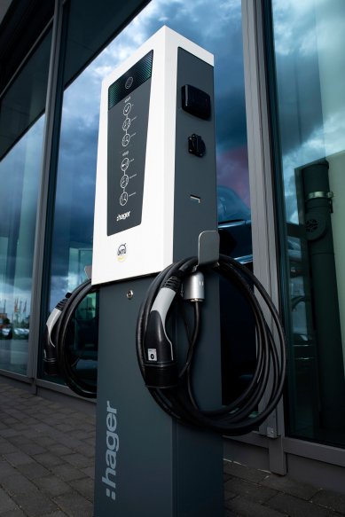 The elegant charging station for electric vehicles Hager witty.park is now serving in Prague and Brno