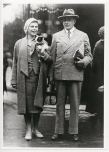 Architekt Adolf Loos - modely a fotografie - Adolf Loos s manželkou Klárou Beckovou - foto: archiv SDCN
