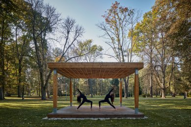 Dřevěné pavilony Yogapoint pro praktikování jógy v přírodě od KLAR - foto: BoysPlayNice | www.boysplaynice.com