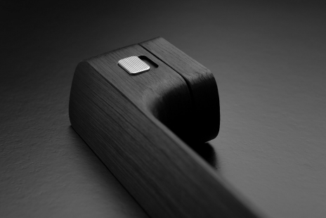 Minimalist maximum - Click MINIMAL 2.0 integrated WC bathroom lock, Surface: black brushed chrome - foto: M&T