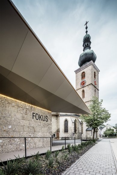 Bronze Parish Center FOKUS