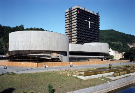 The book ARCHITECTURE 58–89 will be complemented by a March exhibition at CAMP - Věra Machoninová – Vladimír Machonin, hotel and festival palace Thermal in Karlovy Vary - foto: archiv Vítkovických železáren