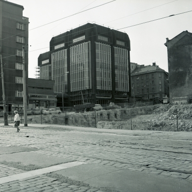 The book ARCHITECTURE 58–89 will be complemented by a March exhibition at CAMP - Jiří Eisenreich – Ivo Loos – Jindřich Malátek – Václav Aulický, Gas Control Center in Prague (Transgas), towers of the Federal Ministry of Fuels and Energy - foto: archiv Vítkovických železáren