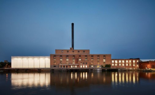 INTRO, dům plný soli a útulna v barvě kachních vajec. Březnové vydání se znovu vrací k tématu plast - Beloit Powerhouse - foto: Tom Harris